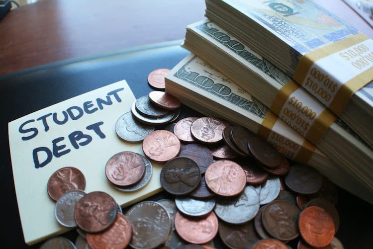 Nine Ways College Students Can Avoid Debt